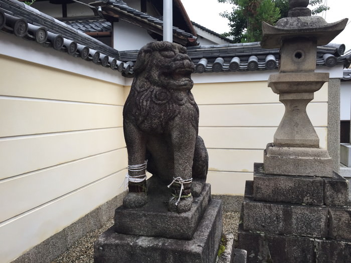 奈良御霊神社にある狛犬