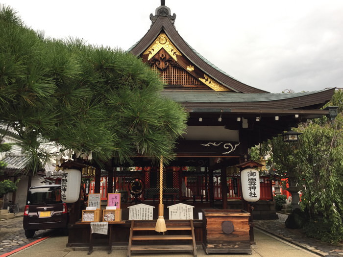 奈良御霊神社の拝殿