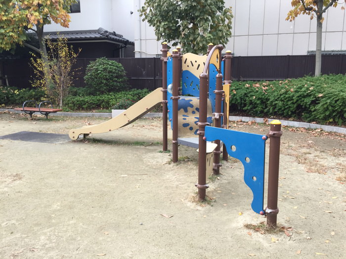 枚方宿にある三矢公園の遊具