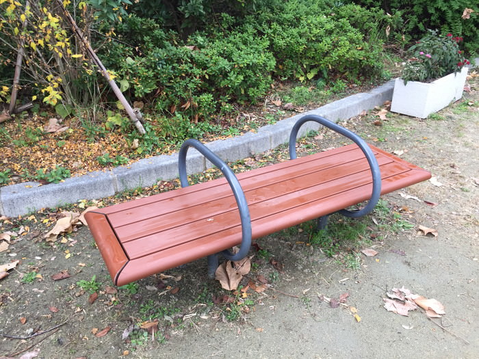 枚方宿にある三矢公園のベンチ