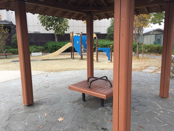枚方宿にある公園内の休憩所