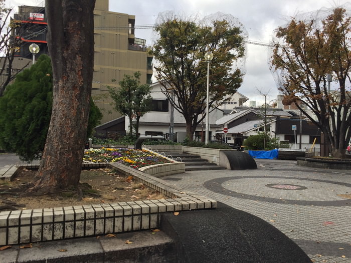 枚方宿にある岡本町公園の花壇